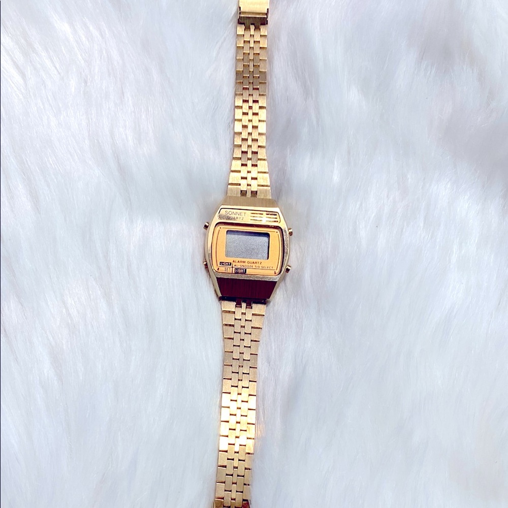 Vintage Sonnet Lcd Quartz Hong Kong Watch Needs Battery Used 💃🏻